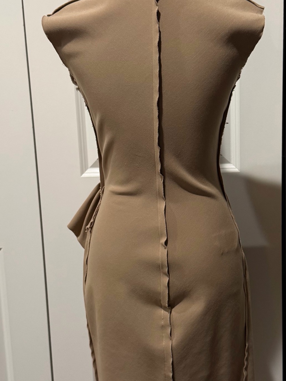 LANVIN RIVER 2009 TAN SCULPTURAL SIDE DRAPE DRESS - FR 36 - Picture 6 of 6